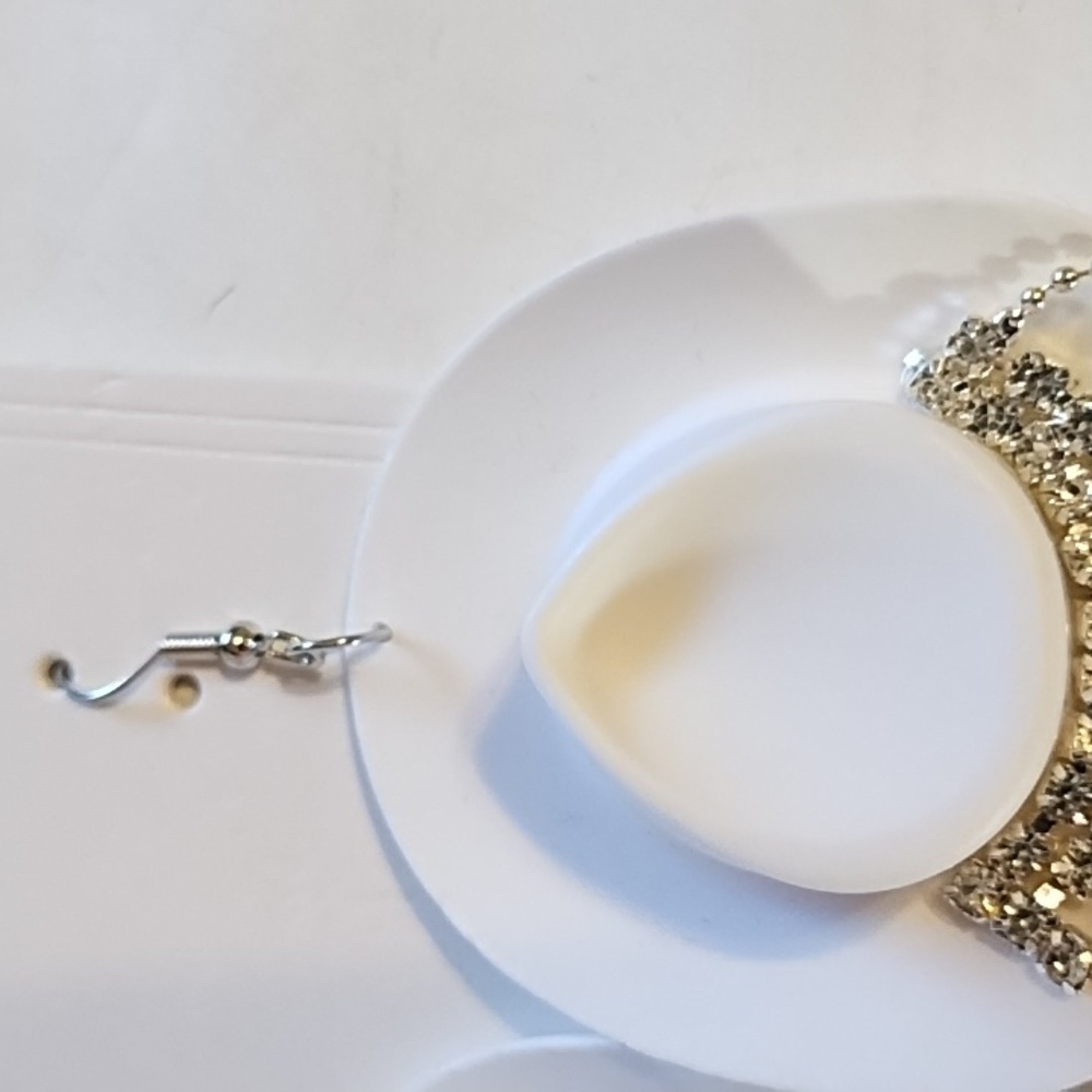NEW Elegant Silver/White Cowgirl Hat Earrings - Picture 5 of 9